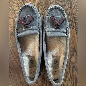 Uggs Moccasins women’s size 7 grey shoes slippers